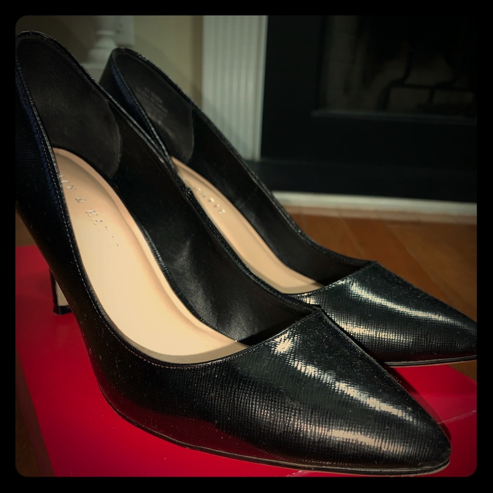 Black pumps